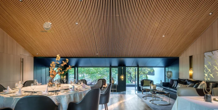 1705635700110187.webp WPC false ceiling for restaurant